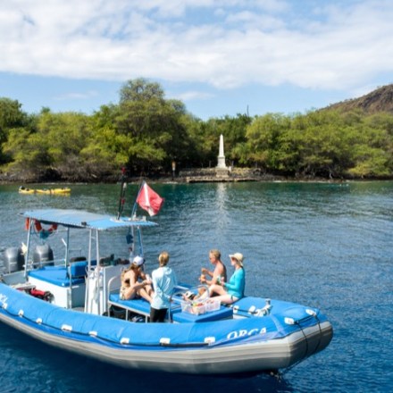 a small boat in a body of water