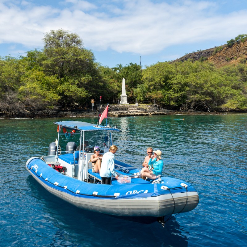 a small boat in a body of water
