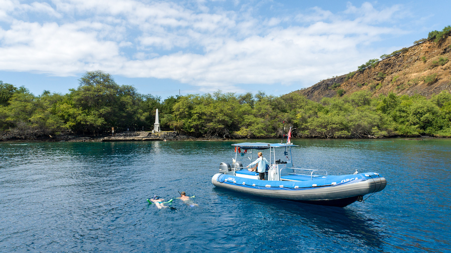 Kona-Snorkel-Tours-59 a small boat in a body of water
